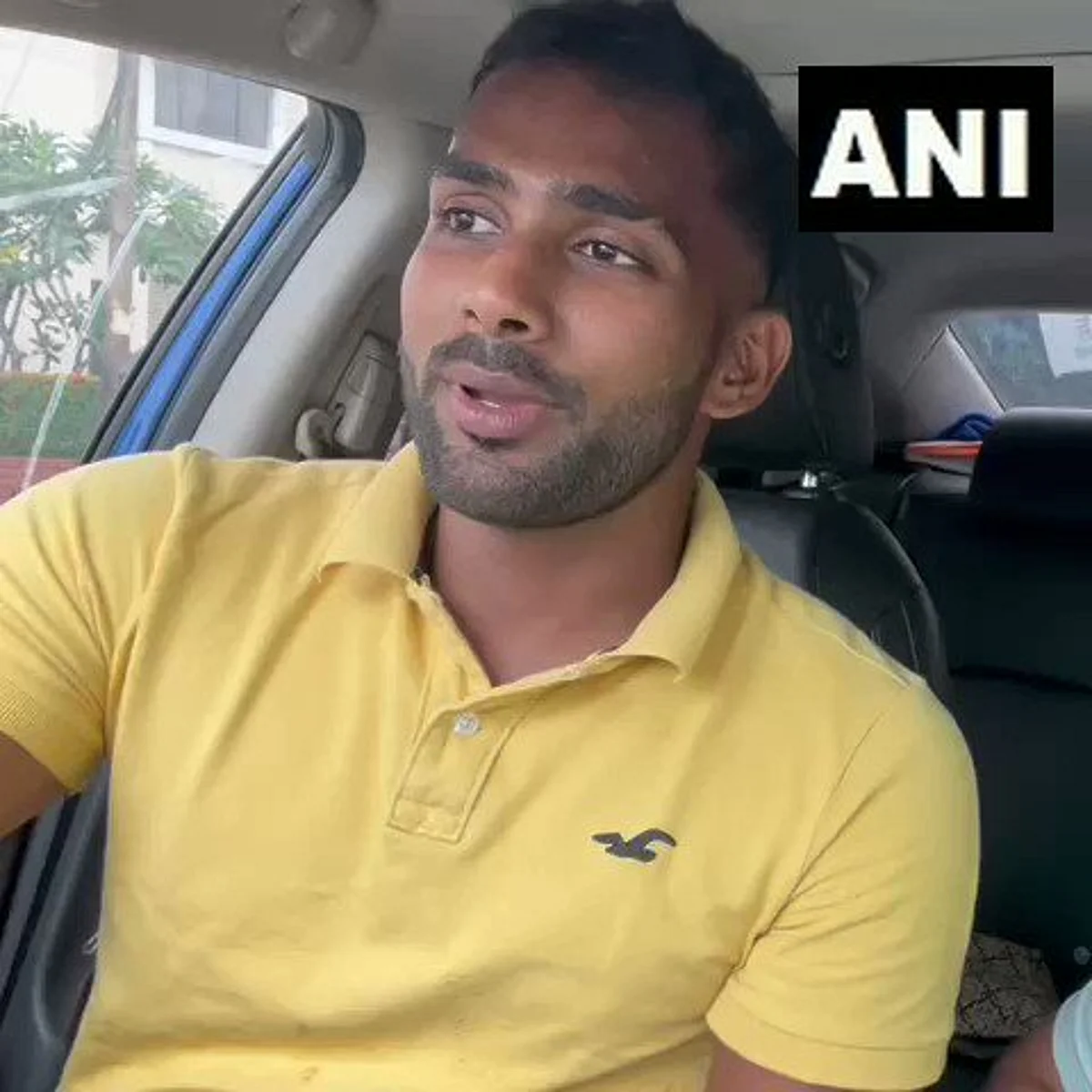 राजधानी कोलंबोमध्ये पेट्रोल भरण्यासाठी क्रिकेटपटू चक्क दोन दिवस रांगेत