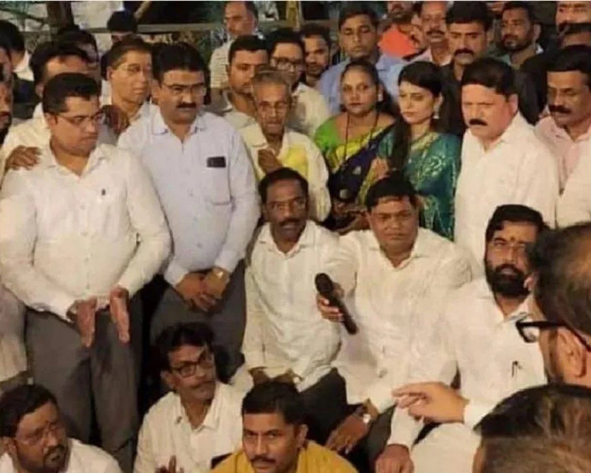 बदलापुरात शिवसेनेचा बालेकिल्ला भुईसपाट, २५ नगरसेवक शिंदे गटात