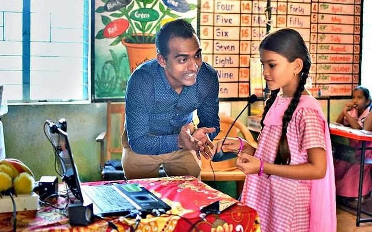 ग्लोबल टीचर रणजीतसिंह यांच्या अडचणीत वाढ ; ३४ महिन्यांचा पगार झेडपी प्रशासन करणार वसूल