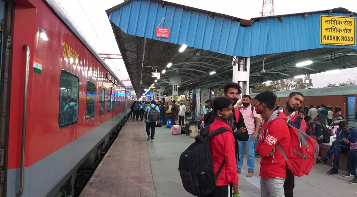 नाशिकरोड व इगतपुरी रेल्वे स्थानकात "ईट राईट" मोहीम