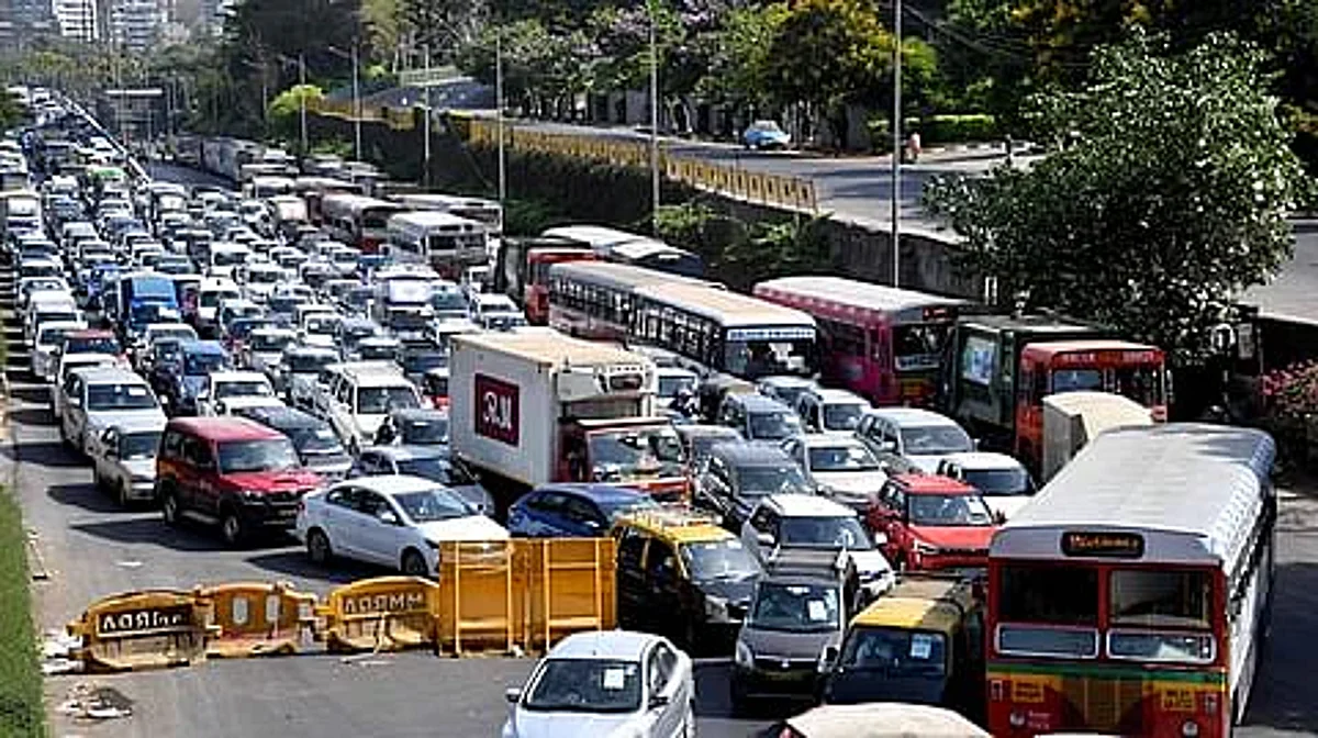 ठाणेकरांना मिळालेले ट्रॅफिकमुक्तीचे आश्वासन हवेत विरले