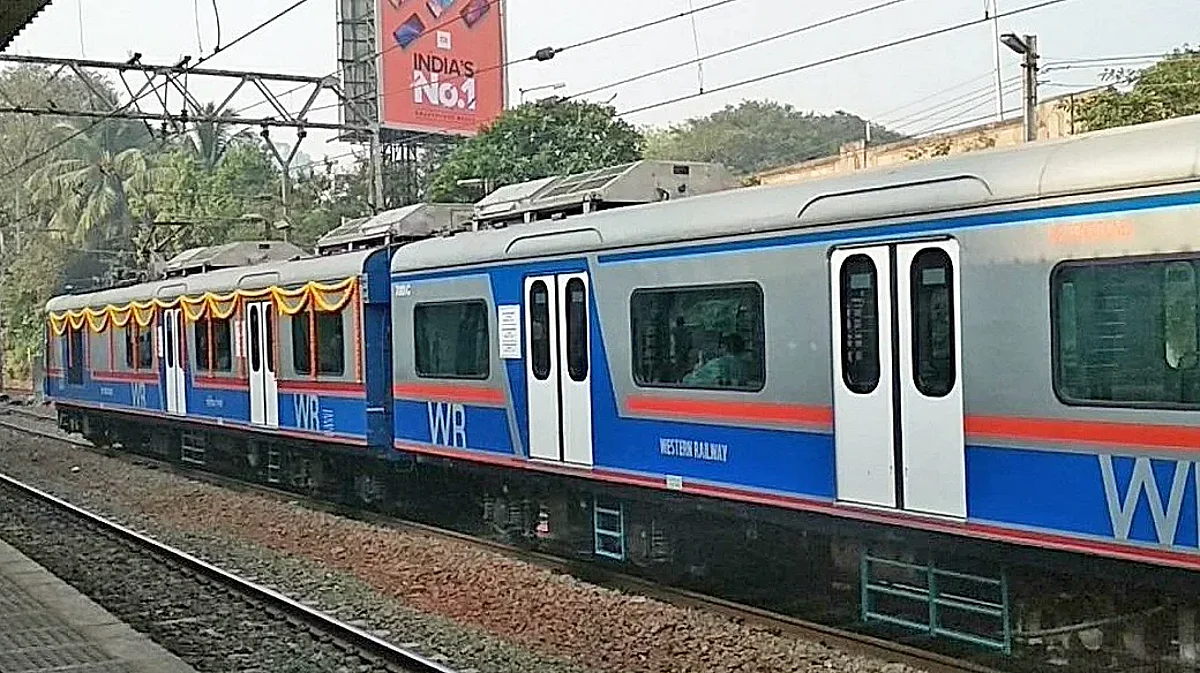 पश्चिम रेल्वेवर महिन्या भरात आणखी एका एसी लोकलची भर पडणार