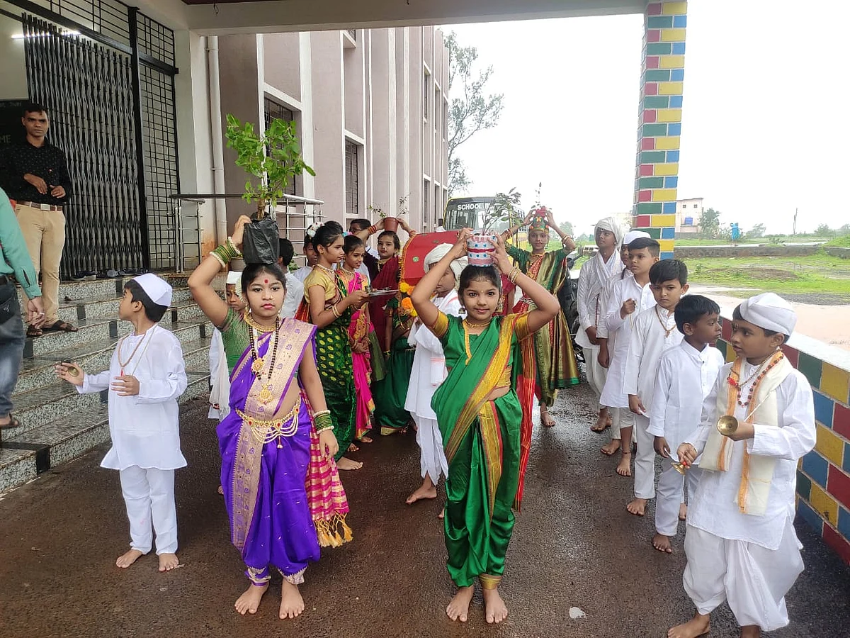 जव्हारमधील शाळांमध्ये विठू नामाचा जयजयकार; बाल वारकरी रंगले विठूनामाच्या गजरात