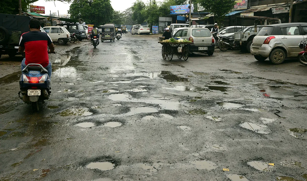 रस्त्यांवर मूलभूत सुविधा पुरवा