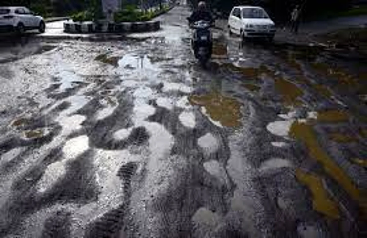खड्डे अपघाताचा खुलासा जिल्हाधिकारी करणार; केरळ उच्च न्यायालयाचे आदेश
