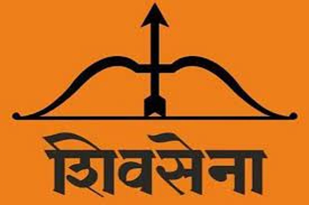 सेना शाखेत ध्वजारोहण कुणी करायचे यावरून शिंदे-ठाकरे गट आमने सामने