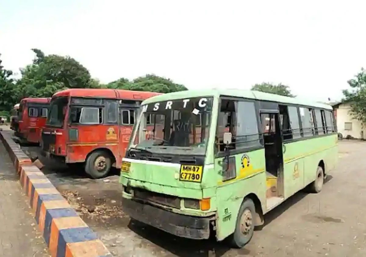 एसटी आगारातून जीवघेणा प्रवास; स्ट्रक्चरल ऑडीटनंतर डेपोची इमारत धोकादायक जाहीर