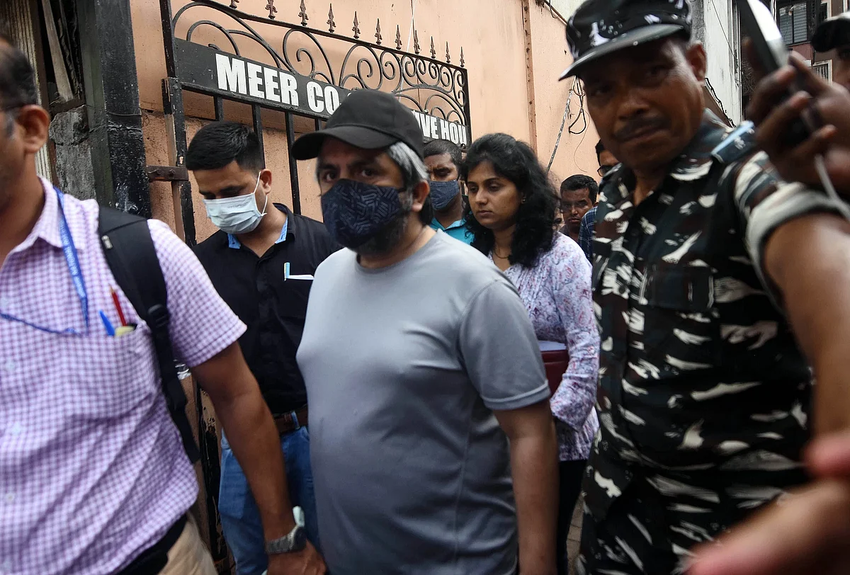 गँगस्टर छोटा शकीलचा मेव्हणा सलीम कुरेशी सह आठ जणांवर गुन्हा दाखल