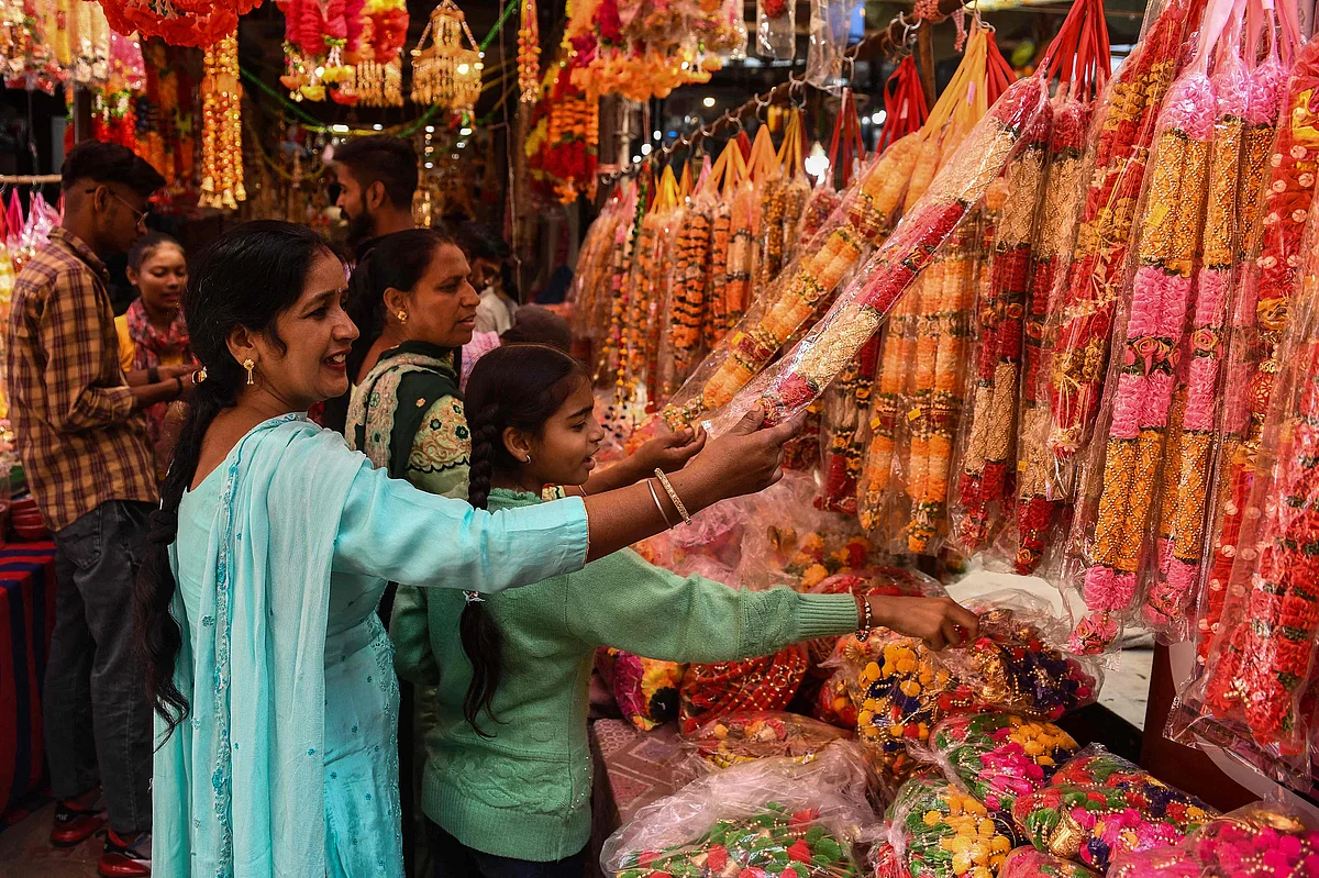 गणरायाच्या स्वागताला ठाण्यातील बाजारपेठ सजली