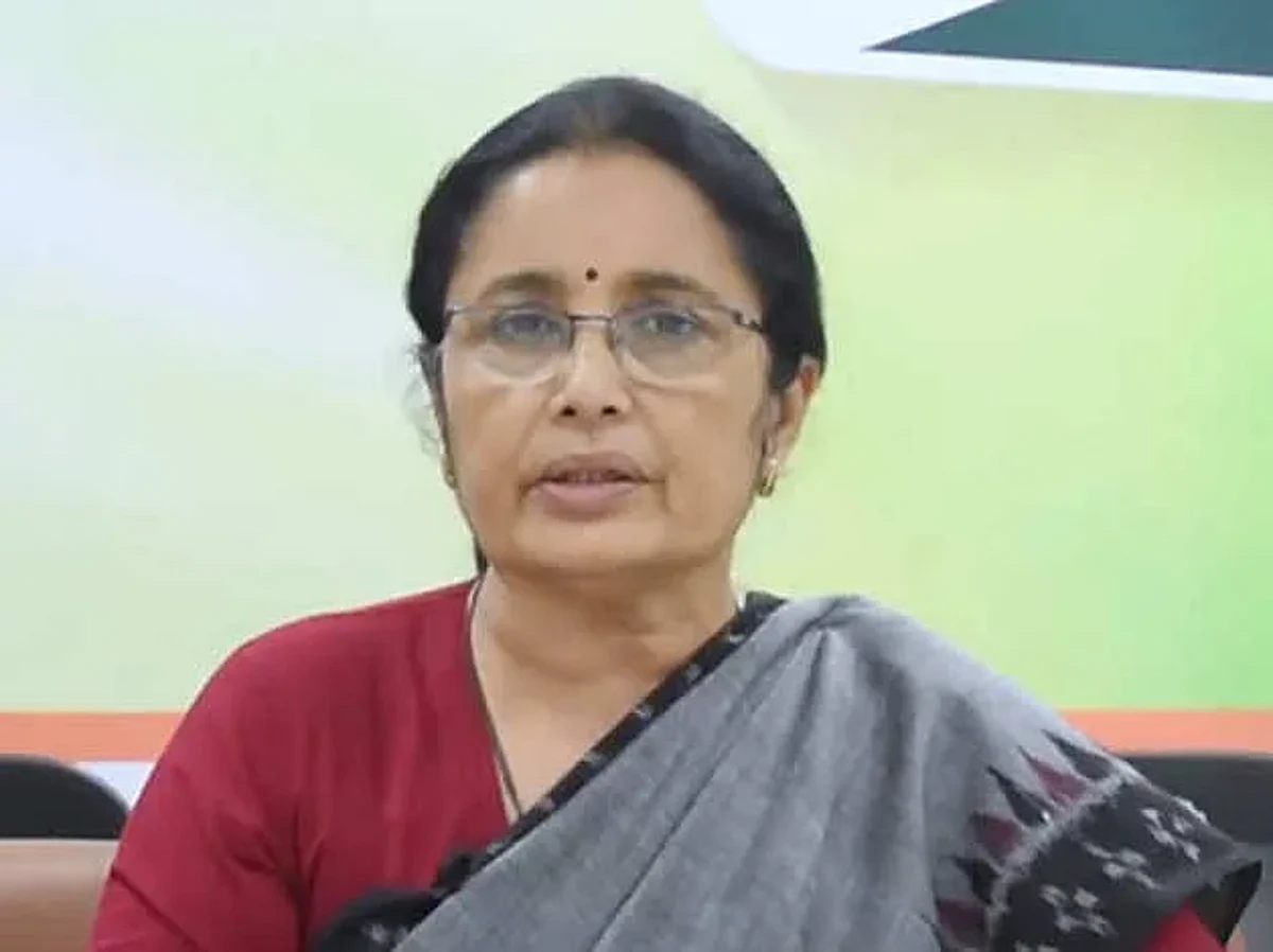 विद्या चव्हाण यांच्याविरोधात सांताक्रूझ पोलीस ठाण्यात गुन्हा दाखल ; 'हे' आहे कारण...