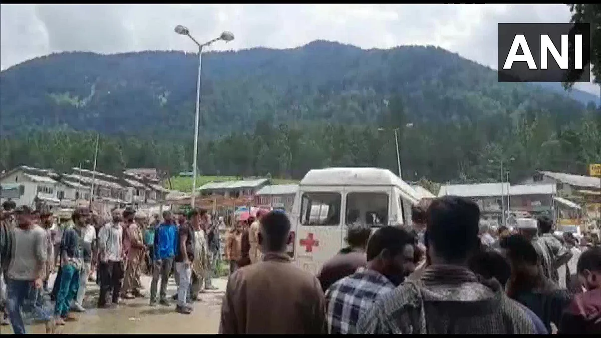 जम्मू-काश्मीरमध्ये लष्कराच्या बसचा मोठा अपघात