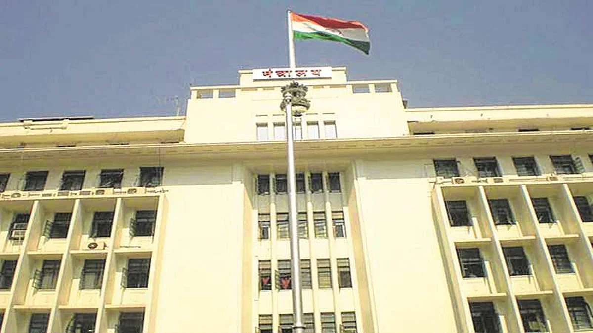 खातेवाटपावर भाजपचा वरचष्मा; फडणवीस ठरले पॉवरफुल मंत्री,मुख्यमंत्र्यांकडे नगरविकास तर फडणवीसांकडे गृह, अर्थखाते