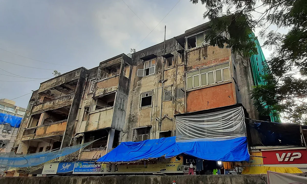 धोकादायक इमारतीत राहणारे भाडेकरू वाऱ्यावर ; सरकारकडून कायदा करण्यासाठी चालढकल सुरु