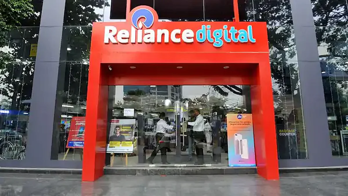 रिलायन्स डिजिटलमध्ये भारतातील सर्वात मोठा इलेक्ट्रॉनिक सेल सुरू
