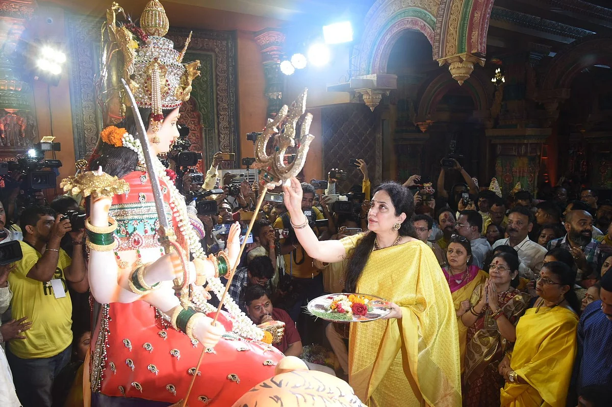 शिंदेच्या बालेकिल्ल्यात रश्मी ठाकरेंचे शक्तिप्रदर्शन