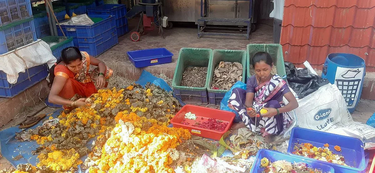 पेण तालुक्यात श्री सदस्यांनी केले १५ टन निर्माल्य गोळा
