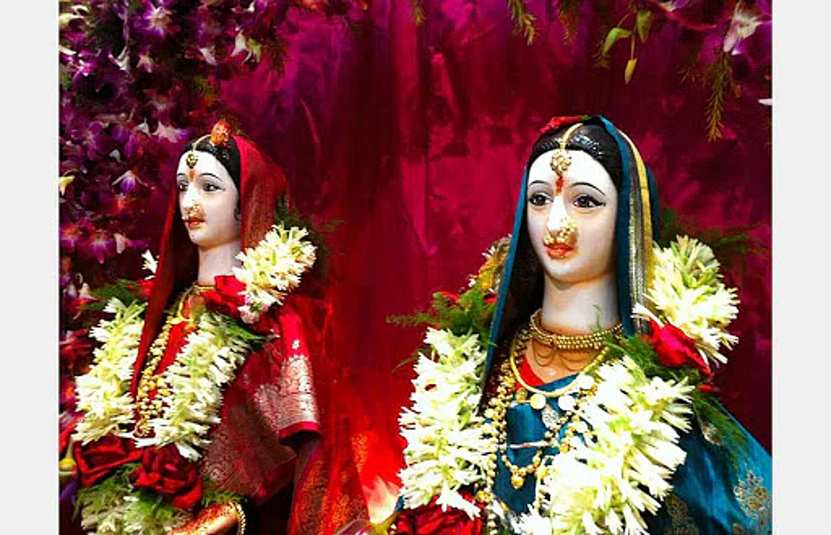 पारंपरिक पद्धतीने घरोघरी गौराई मातेचे आगमन