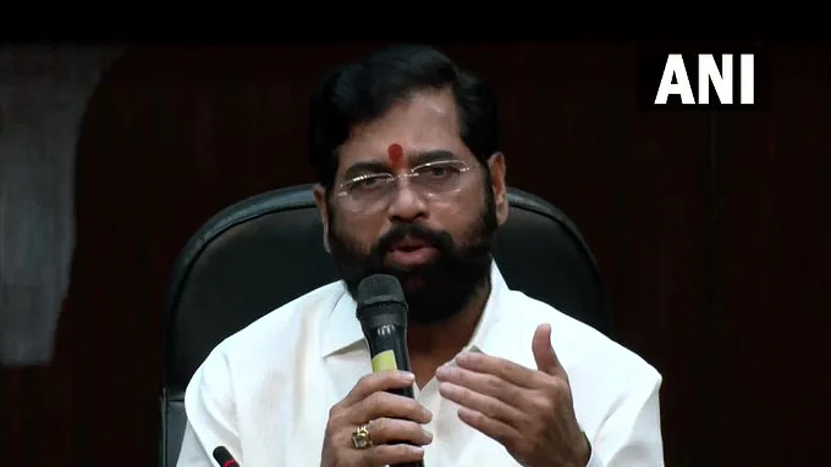 शिंदे गटाची नवी खेळी; निवडणूक आयोगाच्या कार्यवाहीला तातडीने परवानगीसाठी सुप्रीम कोर्टात याचिका