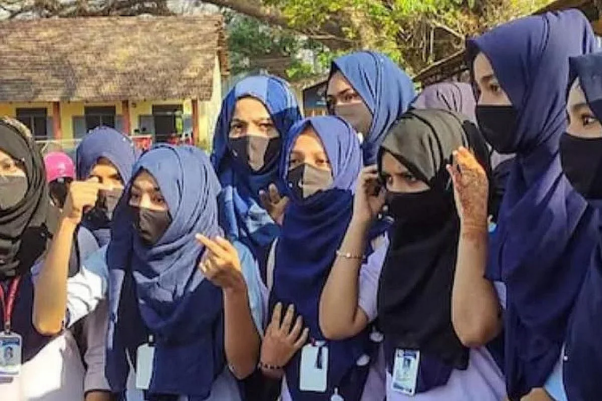 हिजाब ही धार्मिक बाब नाही; कर्नाटक हिजाबवादावर सर्वोच्च न्यायालयाचे निरीक्षण