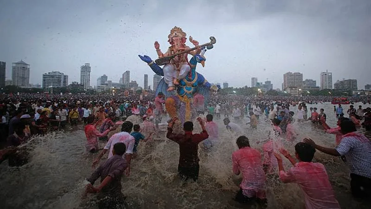 लाडक्या बाप्पाला आज निरोप; विसर्जन स्थळी तराफे, ७८६ लाईफ गार्ड तैनात