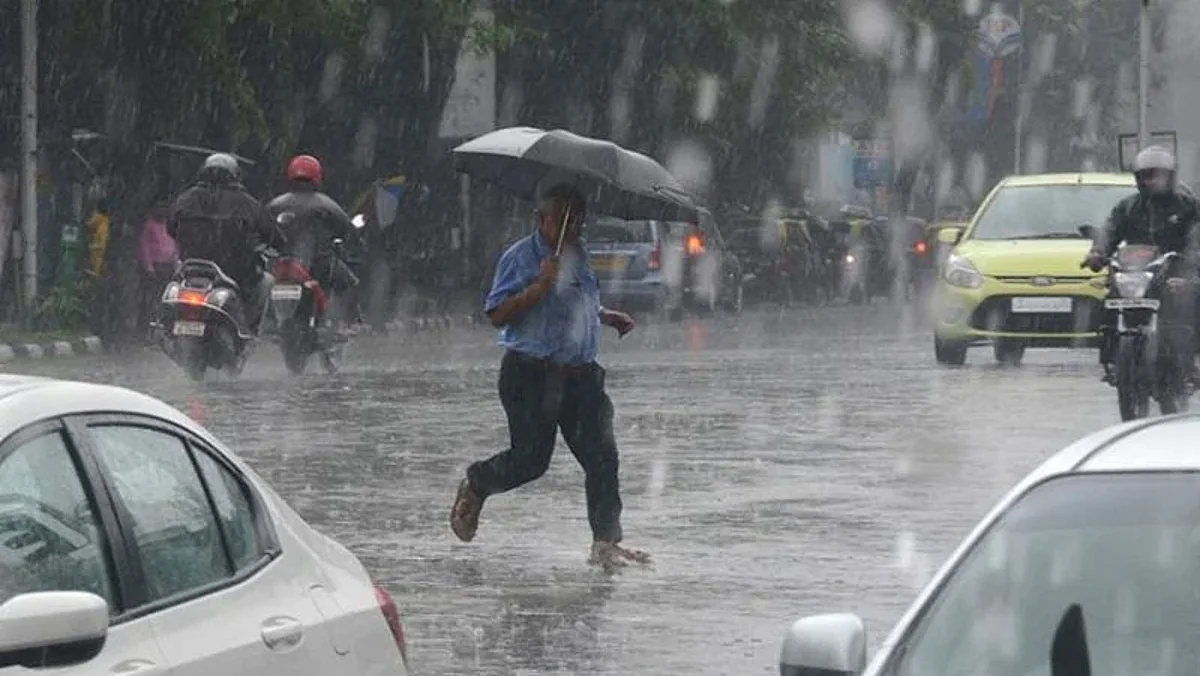 मुंबईत पुन्हा एकदा जोरदार पावासाच्या सरी बरसल्या