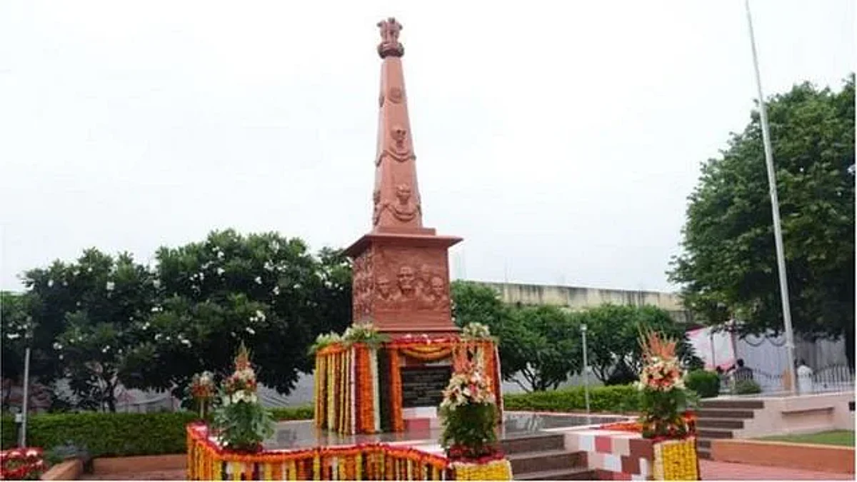 मराठवाडा मुक्तीसंग्राम दिनाच्या कार्यक्रमावरून वाद; मुख्यमंत्र्यांवर 'हा' आरोप