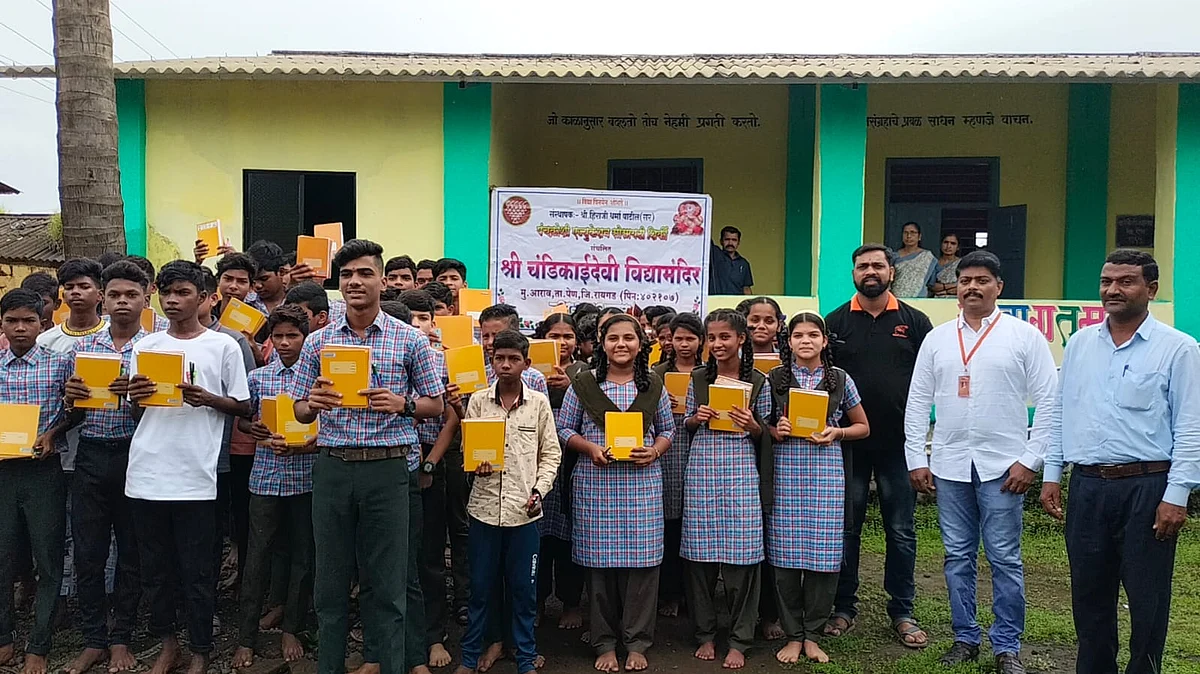 शैक्षणिक साहित्य म्हणजे विद्यार्थ्यांसाठी बाप्पाचा आशीर्वाद : समीर म्हात्रे