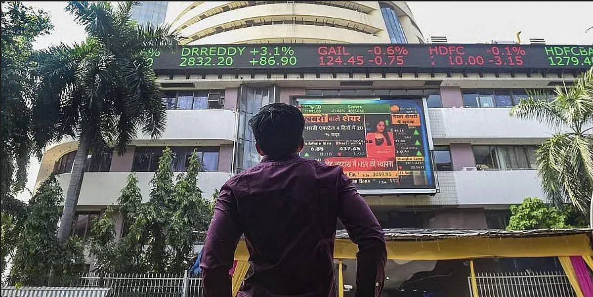 ऑक्टोबरमध्ये १५८६ कोटींच्या समभागांची विक्री
