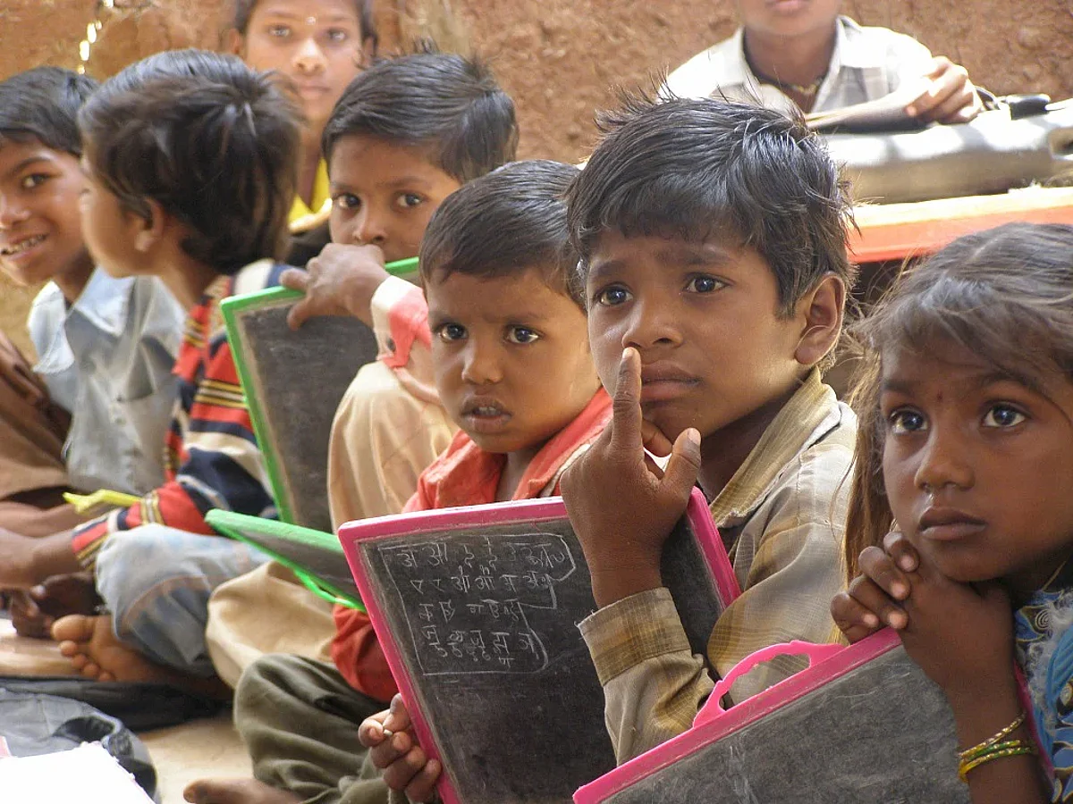शिक्षणाचा खेळखंडोबा