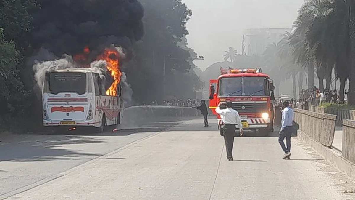 शिवशाही बसला भररस्त्यात लागली आग ; सर्व प्रवासी सुखरूप बाहेर
