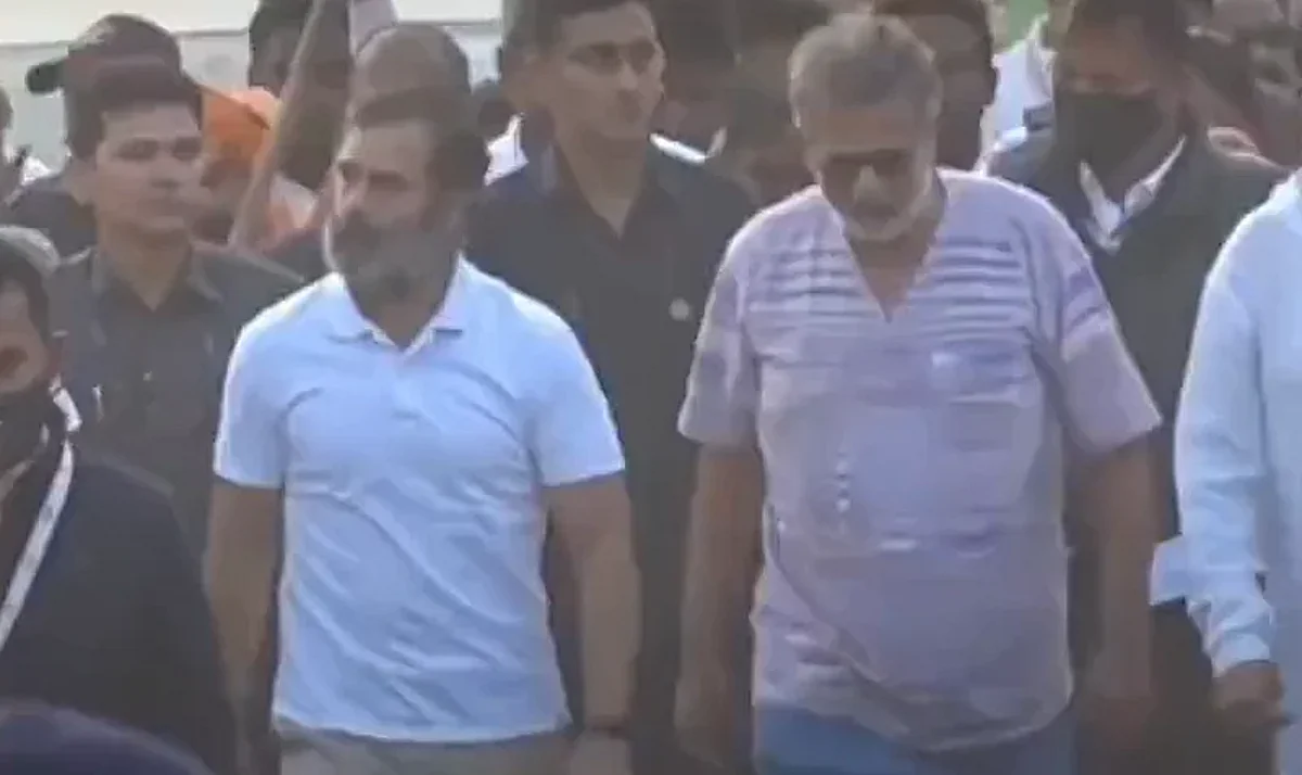 सावरकरांनी बापूंच्या हत्येसाठी गोडसेला बंदूक पुरवली! तुषार गांधींचा आरोप