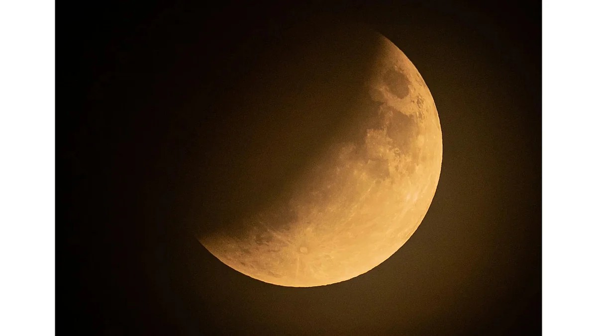 Lunar Eclipse 2022: कुठे आणि कधी दिसणार चंद्रग्रहण? जाणून घ्या संपूर्ण माहिती...