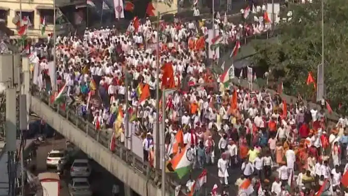 MVA Protest : महाविकास आघाडीच्या महामोर्चाला हजारोंचा सहभाग; सर्व नेत्यांनी केले संबोधन