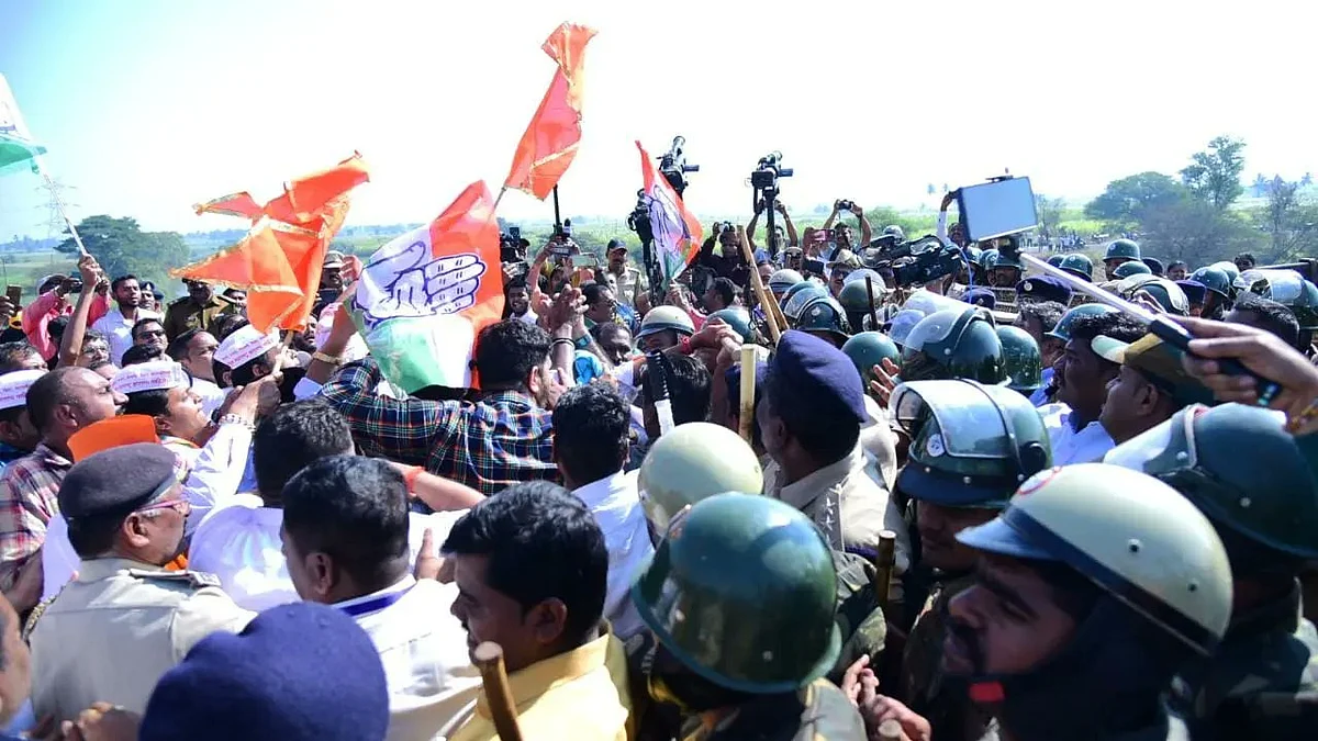 महाराष्ट्र कर्नाटक सीमावाद; माझ्यावर कर्नाटक पोलिसांनी काठी उगारली, या बड्या नेत्याने केले आरोप