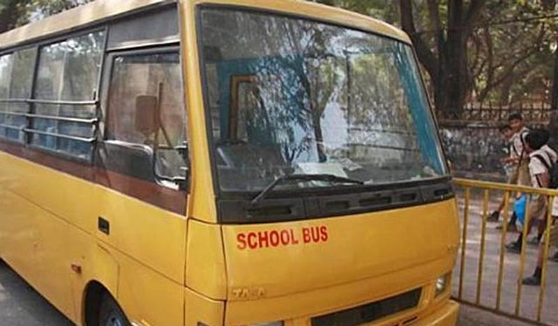 Thane: Parking of school buses outside private institutions a nightmare for motorists - Vimarsana News