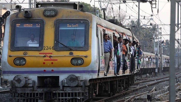 Thane: Angered by train delay on Vasai-Diva route, commuters manhandle station master - Vimarsana News