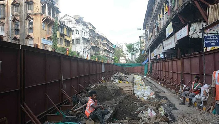 Colaba--Bandra--SEEPZ Metro 3: In-tunnel advertisement in non-fare
box revenue model being explored