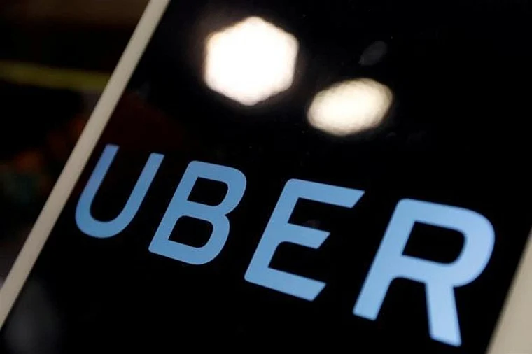 Watch: Intoxicated Uber driver threatens to assault passengers, drops them midway; netizens fume