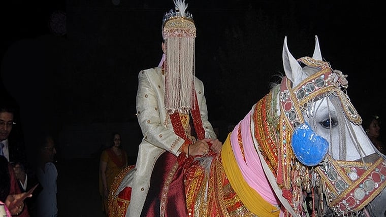 Poor male-female ratio in Maha: 50 eligible bachelors march to Solapur collector office with 'band baja baraat' to seek brides - Vimarsana News
