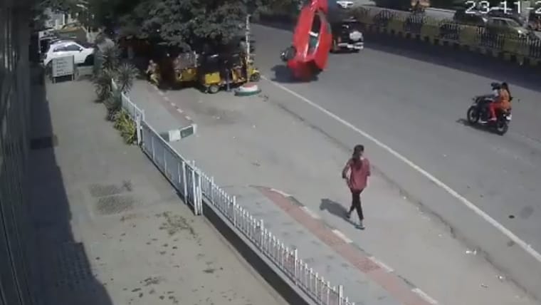 Final Destination Watch CCTV Footage Of Car Travelling At 100km h Which Falls Off Flyover On A 