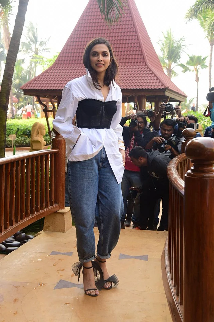 Bizarre Fashion Blunder Deepika Padukone Stylist Should Be Replace