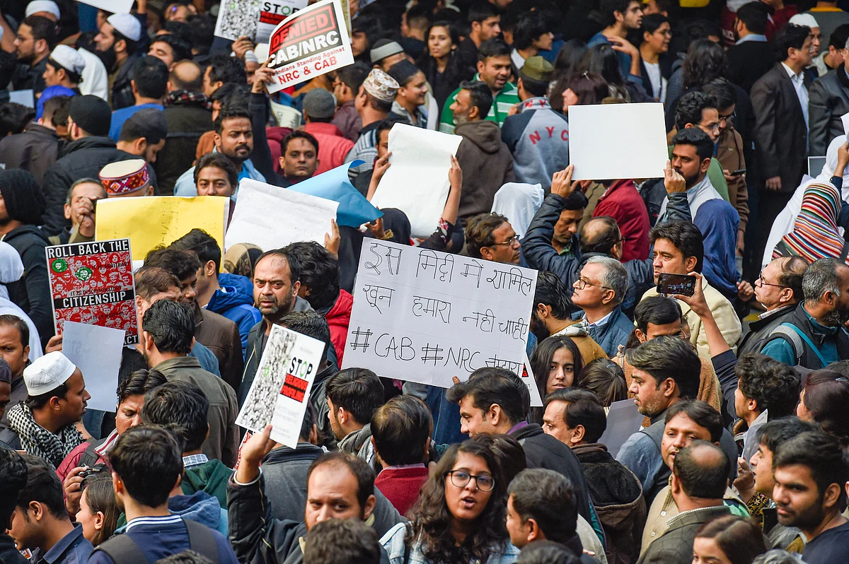 Few injured in stone pelting incident during CAA protest in Brijpuri, 5 detained: Delhi Police