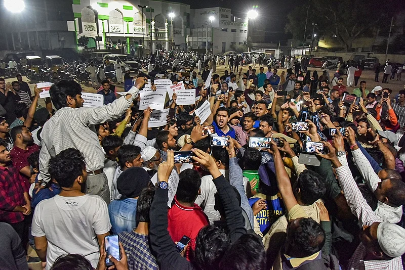 10 with criminal backgrounds arrested for Jamia violence, none students, says Delhi Police