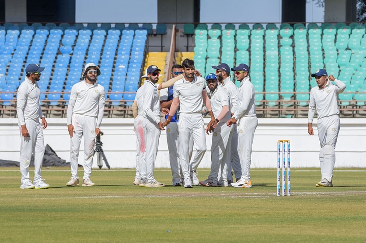 Ranji Trophy final Bengal fight back, but Saurashtra hold edge
