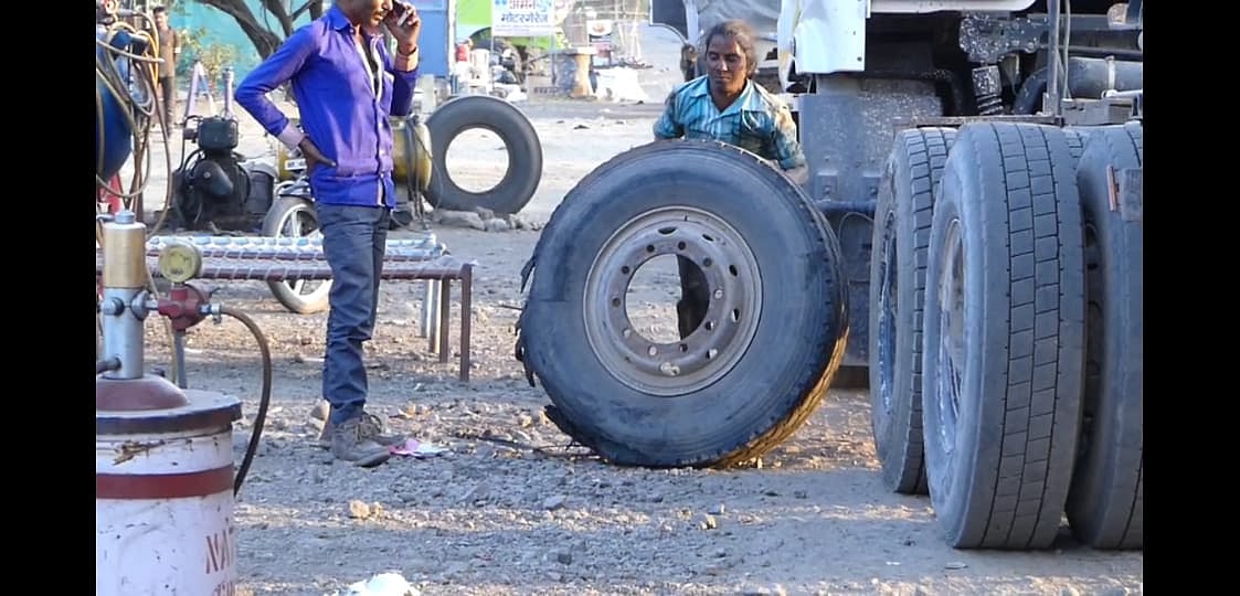 Khandwa: Tribal girls puncture stereotypes, set up repair shops - Vimarsana News