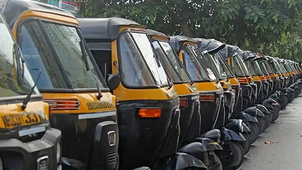 Thane: Women auto-rickshaw drivers come forward to help citizens in emergency; check out contact...