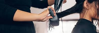 Indore: Parlour burnt my hair with chemicals, alleges woman - Vimarsana News
