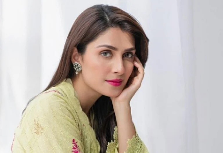 PIA flight PK 8303 crash: Ayeza Khan rubbishes reports of being on the flight, says 'please stop...