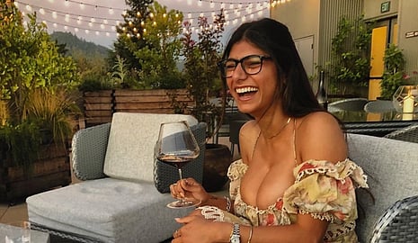 Stand With Farmers As Mia Khalifa Extends Support To Protestors Twitter Trolls Bring Up Her Past As Porn Star Mia khalifa tweeted supporting farmers. stand with farmers as mia khalifa
