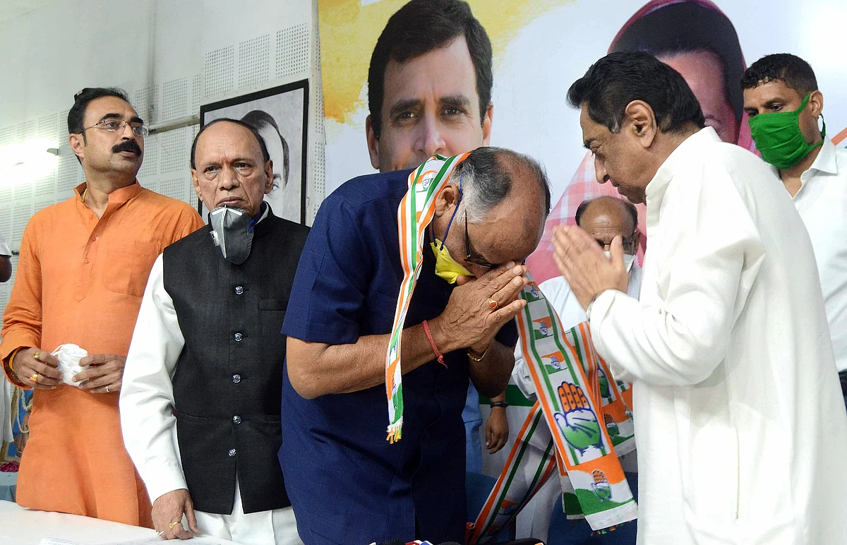 BJP leader and former Madhya Pradesh Minister KL Agrawal join Congress party in presence of Congress State President Kamal Nath at PCC headquarters in Bhopal on Thursday.